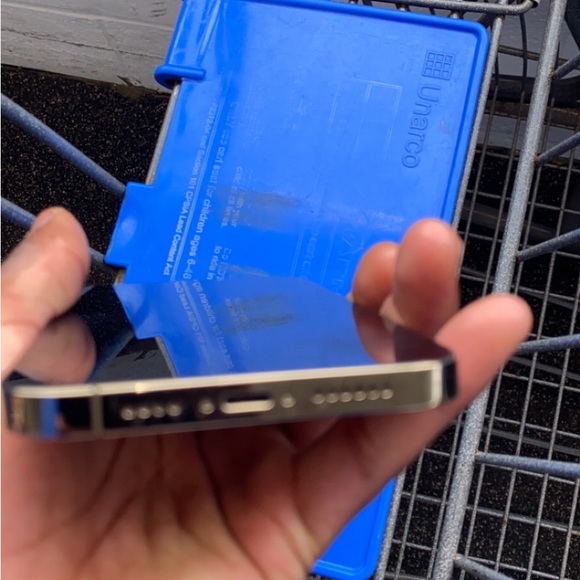 Gold iPhone 13 pro max 1TB unlock - Picture 5 of 5